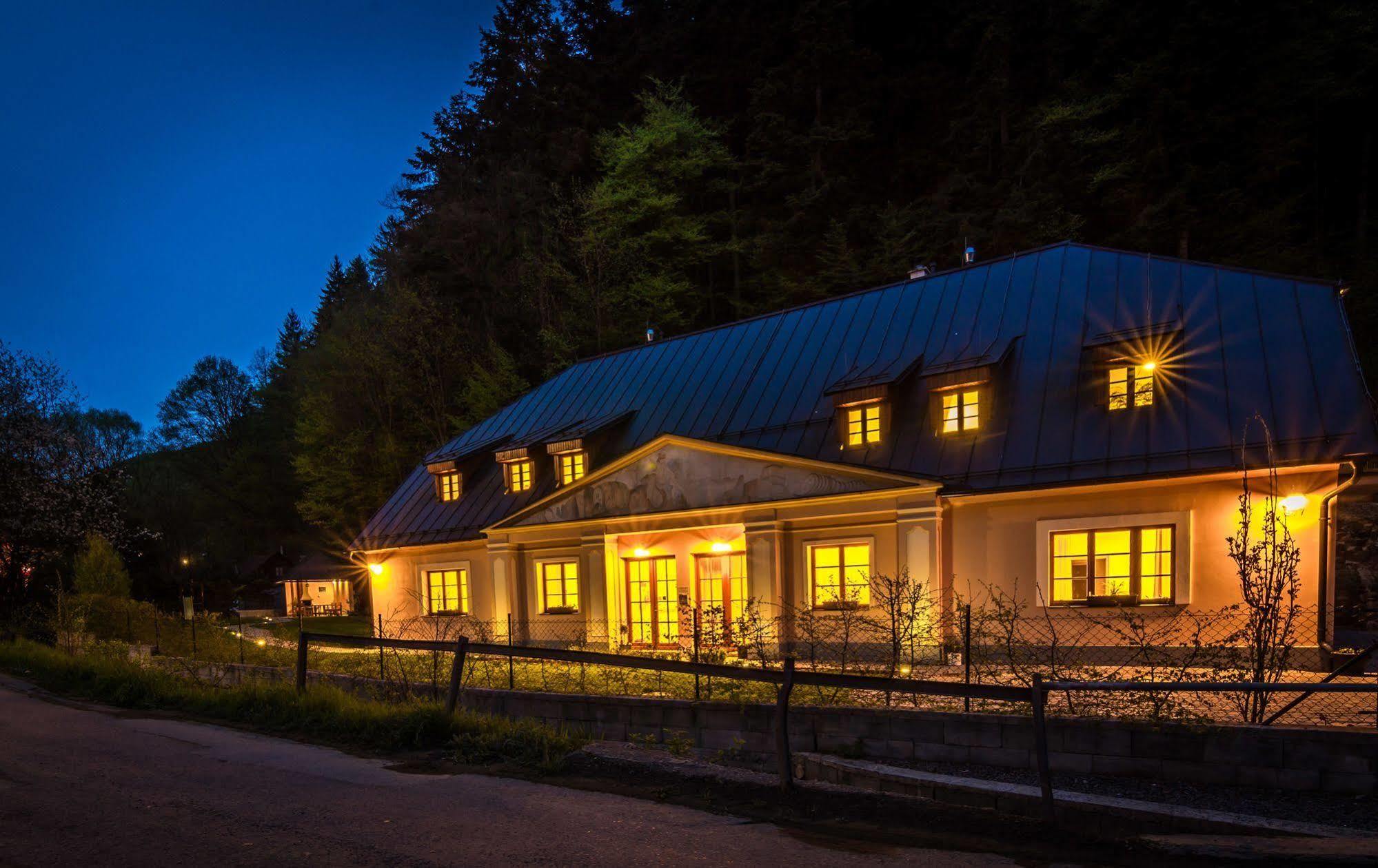 Apartmany Weissov Dom Banska Stiavnica Bagian luar foto