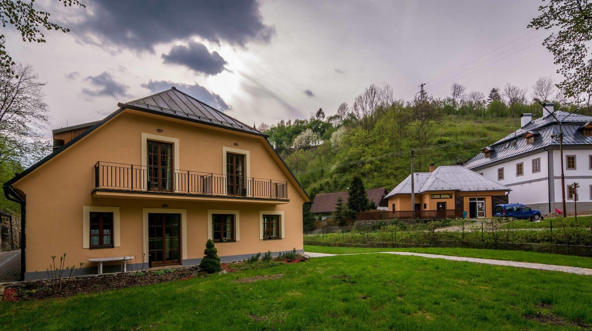 Apartmany Weissov Dom Banska Stiavnica Bagian luar foto